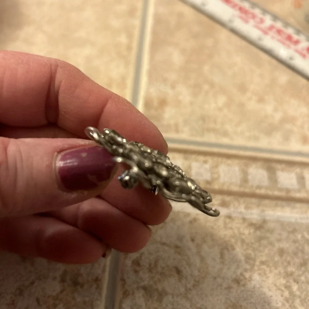 Floral‎ Style Art Deco Rhinestone Silver Tone Brooch Pin